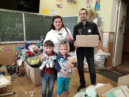 Гуманітарна допомога у вигляді продуктових наборів для переселенців з м. Маріуполя.